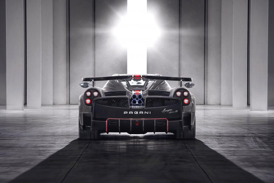  Pagani Huayra Roadster BC 2019 года  (фото 16 из 43)